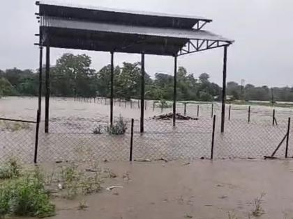 Cemetery flooded Where will the funeral be held | स्मशानभूमीला पुराचा वेढा; अंत्यसंस्कार कुठे करणार?