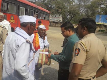 Action on the smokers in public places; Five people are fined | सार्वजनिक ठिकाणी धुम्रपान करणाऱ्यांवर कारवाई; पाच जणांना दंड 