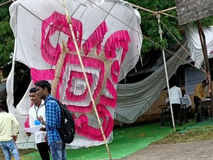 The raising of the monkey; Pavilion set up for information center collapsed! | माकडांचा उच्छाद; माहिती केंद्रासाठी उभारण्यात आलेला मंडप कोसळला!