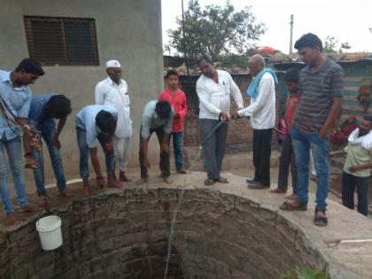 Great efforts: water was brought from farm to village | भगिरथ प्रयत्न: ग्रामस्थांसाठी शेतातील पाणी आणले गावात