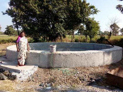 Farmer woman's warning for the subsidy of the well | विहिरीच्या अनुदानासाठी शेतकरी महिलेचा आत्मदहनाचा इशारा 