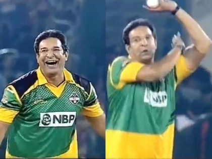 wasim akram viral video of taking shoaib malik wicket at age of 51 | Video : 51 वर्षांच्या अक्रमने घेतली शोएब मलिकची विकेट, बॉल पाहून अंपायरचा उडाला गोंधळ