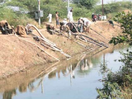 Waterlogging starts from Chaplegaon lake, warns of fasting of villagers: Fear of water shortage in February | चपळगाव तलावातून अवैध पाणी उपसा सुरू, ग्रामस्थांचा उपोषणाचा इशारा: फेब्रुवारीत पाणीटंचाई भेडसावण्याची भीती