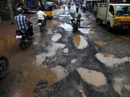 in mumbai estimate of 313 crores to fill potholes is the maintenance done during the warranty period question by watchdog foundation | खड्डे भरायला ३१३ कोटींची तजवीज; गॅरंटी पीरियडमध्ये देखभाल केली का? वॉचडॉग फाउंडेशनचा सवाल