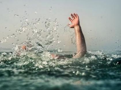 As the mother got angry the young man killed himself by jumping into the lake | आई रागावली म्हणून तरुणाने तळ्यात उडी मारून स्वत:ला संपविले