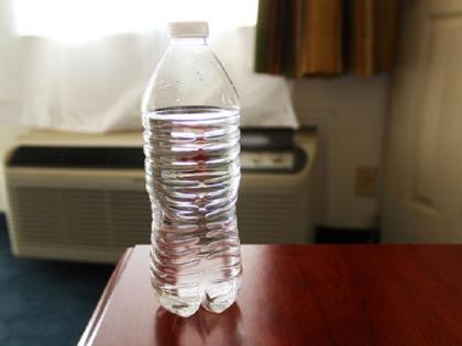 Bottled water is being forced from hotels in Udyog Nagar | उद्योगनगरीत हॉटेलकडून होतेय बाटलीबंद पाण्याची सक्ती