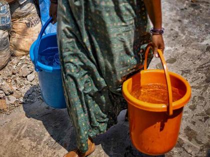 Ten month old baby drowns in bucket in Devlali Nashik | चप्पल घेण्यासाठी आई मोरीजवळ गेली अन्...; दहा महिन्याच्या बाळाचा बादलीत बुडून मृत्यू Ten month old baby drowns in bucket in Devlali Nashik | चप्पल घेण्यासाठी आई मोरीजवळ गेली अन्...; दहा महिन्याच्या बाळाचा बादलीत बुडून मृत्यू