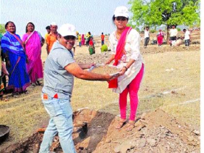 Officer on the run; My mother is dazzling curry! Satara Water Cup Competition: | डझनावर अधिकारी; मायभूमी पाणीदार करी ! सातारा वॉटर कप स्पर्धा :