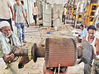 Dry the wet pump overnight with a heater; Failure of municipal employees' efforts for repairs | ओले पंप खोलून रात्रभर हिटरने सुकविले; दुरुस्तीसाठी मनपा कर्मचाऱ्यांची प्रयत्नांची शिकस्त