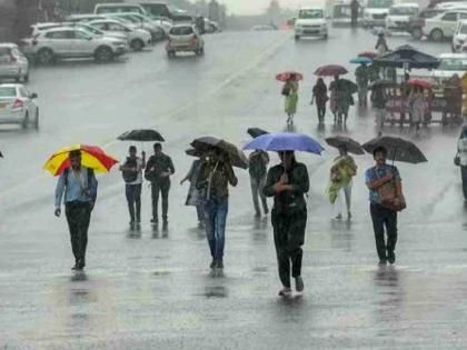 Heavy rains in the Mumbai city if walking through puddles of rain Then read this | शहरात जोरदार पाऊस, पावसाच्या साचलेल्या पाण्यातून चालताय?... तर मग हे वाचा