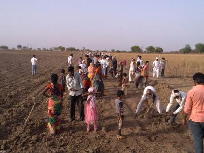 Water conservation works on the 1 lakh cubic meter area by the villagers | मंगरुळपीर, कारंजा तालुक्यातील ग्रामस्थांनी केली १ लाख घनमीटर क्षेत्रावर जलसंधारणाची कामे