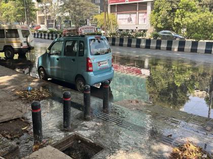 Millions of liters of water was wasted on Sinhagad road during water shortage; Are the municipal officials sleeping? | Pune: पाणीटंचाई असताना सिंहगड रस्त्यावर लाखो लिटर पाणी वाया; पालिकेतील अधिकाऱ्यांच्या झोपा