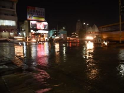 Sieve of internal waterways; Lots of water is flowing on the road with broken pipes | अंतर्गत जलवाहिन्यांची झाली चाळणी; ठिकठिकाणी वाहिन्या फुटून रस्त्यावर वाहताहेत पाण्याचे लोट 