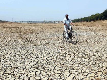 Scary, summer has not started and there is no water in 13 rivers of the country, Ganga water Storage on 41 percent Water crisis in India | भयावह, उन्हाळा सुरु झाला नाही अन् देशातील १३ नद्या पूर्णपणे आटल्या, गंगा तर...