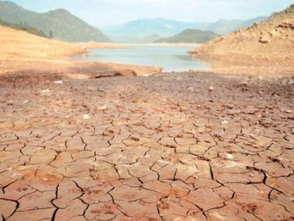 44 villages on the banks of the river face severe water shortage due to non release of dam water into the riverbed | नदीकाठावरील ४४ गावांना पाणीटंचाईचे चटके, धरणाचे पाणी नदीपात्रात न साेडल्याने भीषण पाणीटंचाई