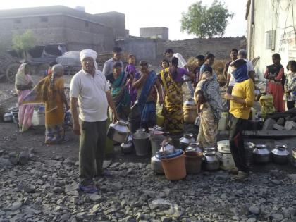 farmer; Water supply to the town itself | शेतकरी बनले कामरगावचे कैवारी;  स्वखर्चाने गावाला पाणी पुरवठा