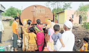 Due to the drought monitoring committee meeting, | दुष्काळ देखरेख समितीच्या बैठकीत प्रश्नांचा भडिमार