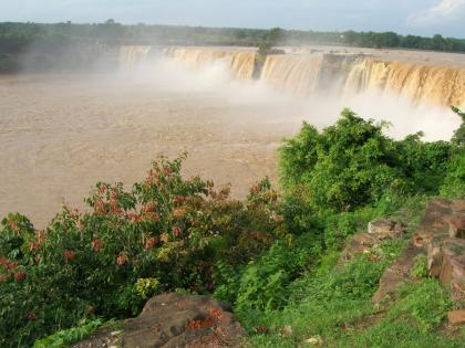 These famous waterfalls are best for adventure and photography | फोटोग्राफी आणि अ‍ॅडव्हेंचर्ससाठी बेस्ट ऑप्शन्स आहेत 'हे' वॉटरफॉल!