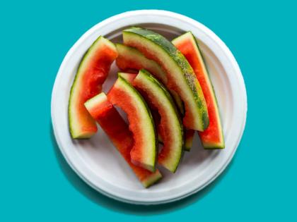 health benefits of watermelon skin | Health tips: 'या' फळाची साल फेकुन देण्याची चूक करु नका, आहेत इतके फायदे की फळ सोडुन सालच खात रहाल