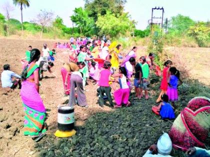 Villagers come to a watery village | पाणीदार गावासाठी सरसावले ग्रामस्थ