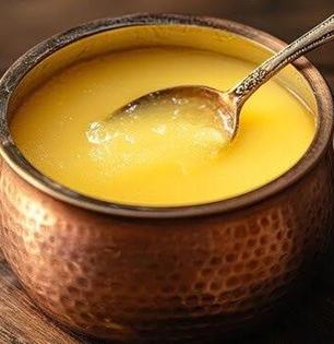 आता कमी सायीतही निघेल भरपूर साजूक तूप! चमचाभर मिसळा पांढरा पदार्थ - दाणेदार, रवाळ तूप तयार...