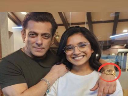 salman khans expensive watch photo viral see how much is it for | भाईजानचं लाखमोलाचं घड्याळ! गोल्डन घड्याळ्यावर नेटकऱ्यांची खिळली नजर, किंमत ऐकून हैराण व्हाल