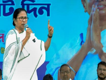  We don't want any chair, we just want this BJP regime to go, West Bengal Chief Minister Mamata Banerjee criticized Prime Minister Narendra Modi over the violence in Manipur | "आम्हाला कोणती खुर्ची नको, भाजपची राजवट घालवायचीय", 'बेटी बचाओ'वरून ममता बॅनर्जी कडाडल्या