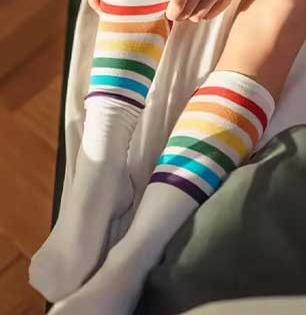 हिवाळ्यात पायात रोज सॉक्स घालण्याचे ६ फायदे, मोेजे न घालताच फिरलं तर होतो मोठ्ठा घोळ