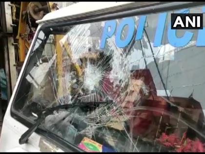 Coronavirus, Lockdown News: Crowds attack police in West Bengal for enforcing lockdown bkp | Coronavirus, Lockdown News: पश्चिम बंगालमध्ये लॉकडाऊनचे पालन करण्यास सांगणाऱ्या पोलिसांवर जमावाचा हल्ला