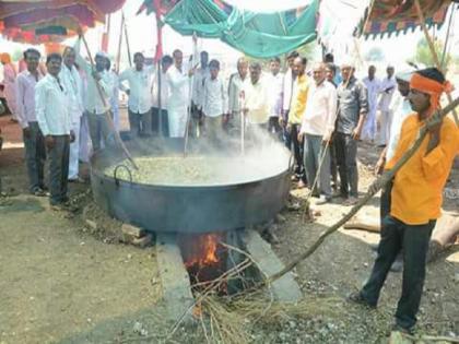 Mahaprasad 60 quintals of vegetable and 50 quintals of bread for thousands of devotees in Purna | पूर्णेत भाविकांसाठी बनला ६० क्विंटलची भाजी आणि ५० क्विंटलच्या भाकरीचा महाप्रसाद 