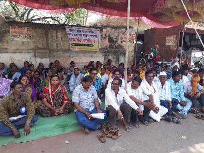 Employee strike in Parbhani Municipal for salary | वेतनासाठी परभणी मनपातील कर्मचारी संपावर