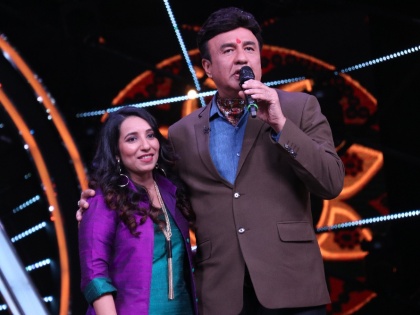 Annu Malik got sister on Idian Idol 10 Set | 'इंडियन आयडॉल १०'च्या सेटवर अन्नू मलिकला भेटली नवी बहीण