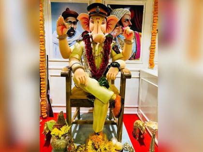 Ganpati Festival: Unique 'Police Bappa', Police Officer Bappa in form of a Police Officer | Ganpati Festival : भेटा पोलीस बाप्पाला; मुंबई पोलीस अधिकाऱ्याने घरी आणलीय आगळी गणेशमूर्ती