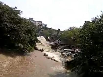 Video: within a minute houses collapsed shocking scenes captured in camera | व्हिडीअाे : अन क्षणार्धात काेसळली घरे, थरकाप उडवणारी दृश्ये कॅमेरात कैद