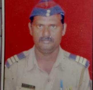 The police constable killed in car accident | भरधाव ट्रकच्या धडकेत पोलीस हवालदार ठार