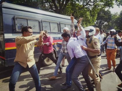 announce reservation to muslims and give them chance to celebrate | मुस्लिम समाजाच्या अारक्षणाची तारीख जाहीर करुन जल्लाेषाची संधी द्या