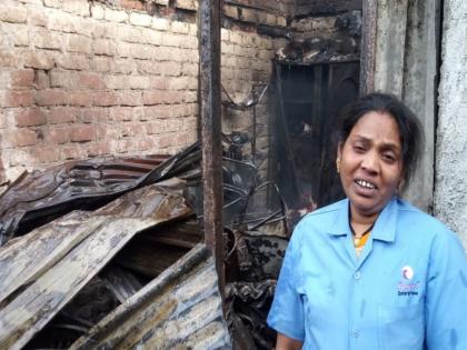 I ran away from the work and saw only the ashes of the house remain | कामावरुन धावत पळत येऊन पाहिलं तर घराची फक्त राख राहिली हाेती