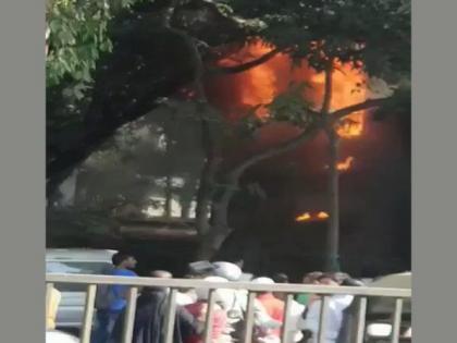 Fire at Bungalow in Malad; Fire in control | मालाडमध्ये बंगल्याला लागली आग; आग नियंत्रणात 