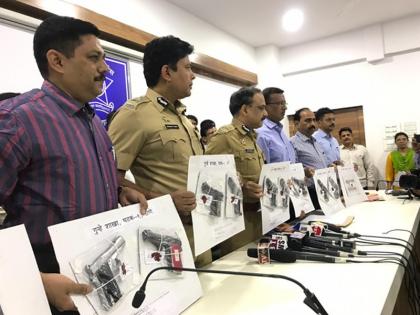 Video: Thane police action: 10 pistols, 40 live cartridges, both arrested | Video : ठाणे पोलिसांची मोठी कारवाई ;10 पिस्तुल, 40 जिवंत काडतुसांसह दोघांना अटक