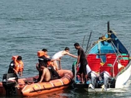 Two more death bodies were found in the karwar tragedy | कारवार दुर्घटनेतील आणखी दोन मृतदेह सापडले