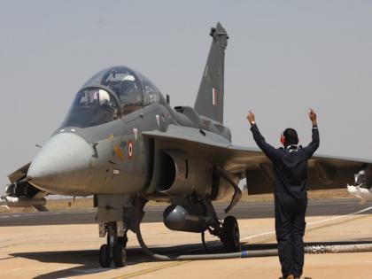 now we can produce tejas jet ; Got the last license for flying | तेजसच्या उत्पादनाचा मार्ग मोकळा ; उड्डाणाचा अंतिम परवाना मिळाला