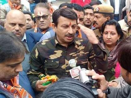 Manoj Tiwari in Army uniform at Bike rally of BJP in New Delhi | देशभक्तीवर असेही राजकारण; भाजपाच्या मनोज तिवारींची लष्करी गणवेशात बाईक रॅली