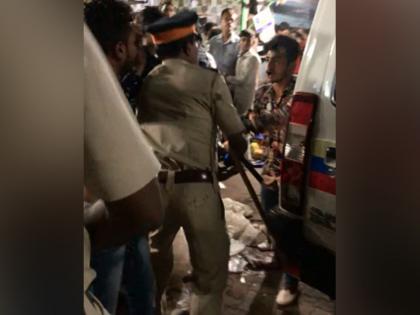पोलिसांनी मुजोर फेरीवाल्यांना दाखविल्या खाक्या