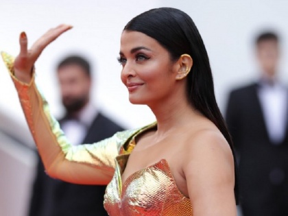 Cannes 2019: aishwarya rai bachchan at cannes red carpet | Cannes 2019 : कान्समध्ये दिसला ऐश्वर्या रायचा मर्मेड लूक, ज्वेलरी होती खास!!