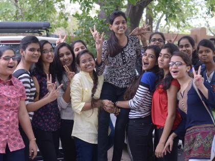 Maharashtra HSC Result 2019 declared: Girls outdo boys yet again | 'फिर एक बार... पोरांपेक्षा पोरीच ठरल्या हुश्शार'; तरुणाई कसा करते मुलींच्या यशाचा विचार!