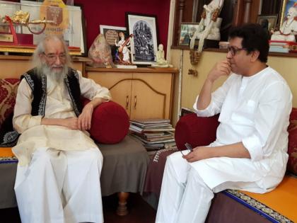 MNS chief Raj Thackeray met Shivshahir Babasaheb Purandare | राज ठाकरे यांनी घेतली शिवशाहीर बाबासाहेब पुरंदरे यांची भेट 