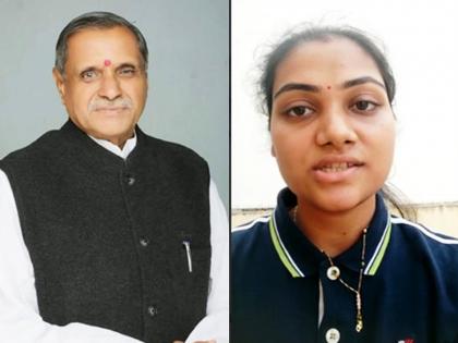 after sakshi ajitesh incident former deputy mayor murari lal agarwal granddaughter video goes viral | 'हमे चैन से जीने दे', साक्षीनंतर आता भाजपा नेत्याच्या नातीचा व्हिडीओ व्हायरल