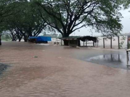 Due to Heavy rain Vasai Mahapur Ambadi Shirsad Road under water, many villages under water | वसईत महापूर! अंबाडी शिरसाड मार्ग पाण्याखाली, अनेक गाव पाण्यात