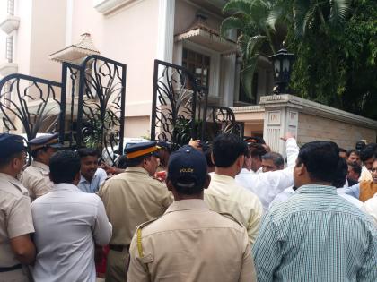 Shiv Sena MLAs Called for a meeting and stopped at Sahyadri guest house | बैठकीसाठी बोलविले अन् गेटवरच रोखले; सह्याद्री अतिथीगृहाबाहेर शिवसेना आमदारांचा संताप 