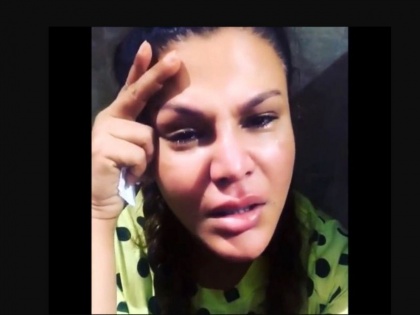 Rakhi sawant posted sad videos on instagram | धक्कादायक! लग्नाच्या एक महिन्यातच झाला राखी सावंतचा घटस्फोट?, फॅन्स झाले हैराण